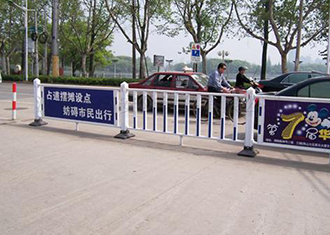 江苏徐州人行道护栏（带广告牌）